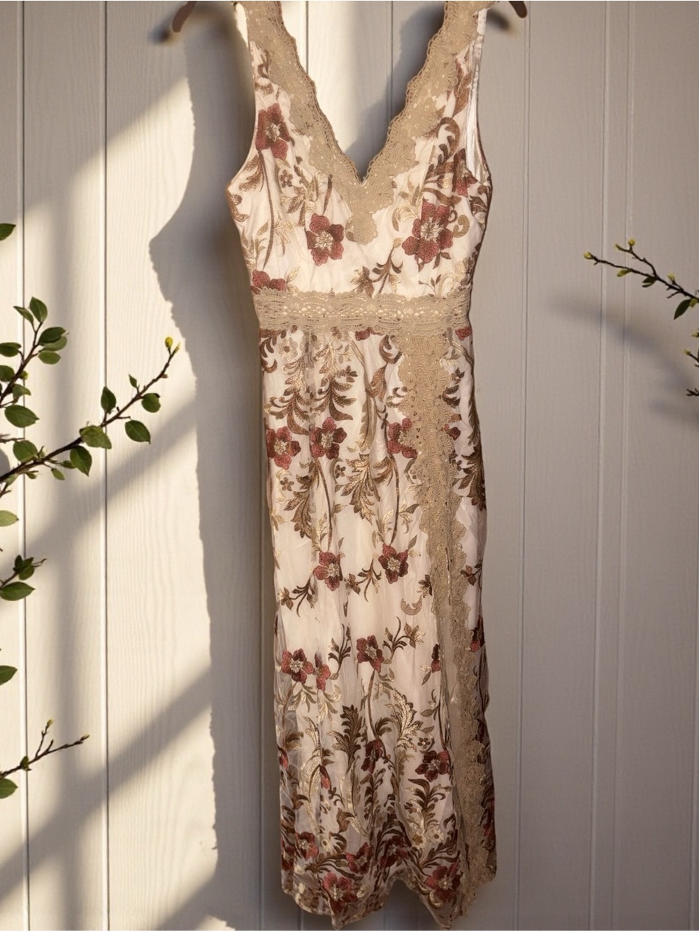 Sleeveless Floral Lace-Trim Midi Dress - Cream with Mauve Floral